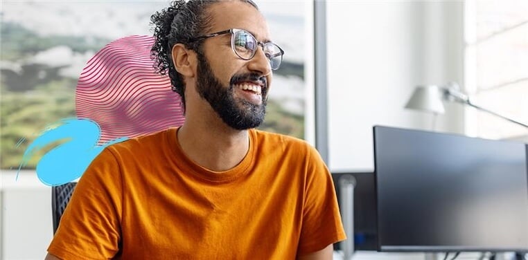 graduate-student-casual-relaxed-smiling-at-office-desk_collagestyle_horizontal (1)